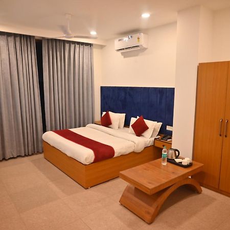 Hotel Lake View Chandīgarh Exterior foto