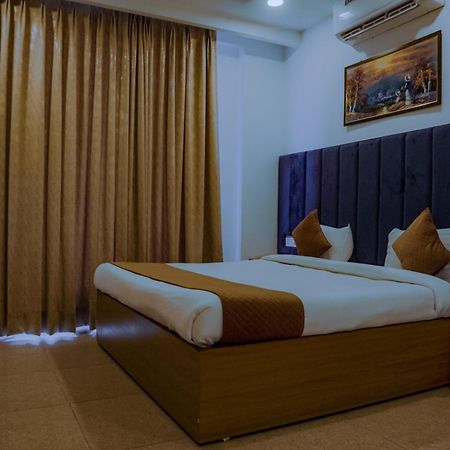 Hotel Lake View Chandīgarh Exterior foto
