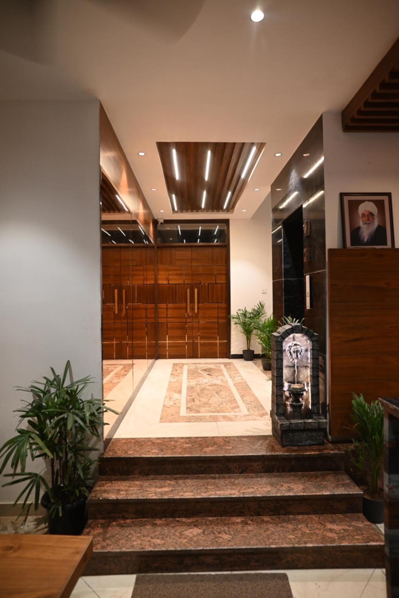 Hotel Lake View Chandīgarh Exterior foto